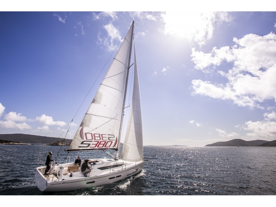 Immagine Salona 380 Performance